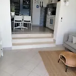 Linda *