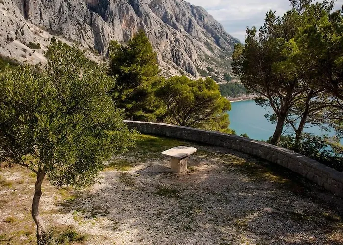 Linda * Podgora (Split-Dalmatia)